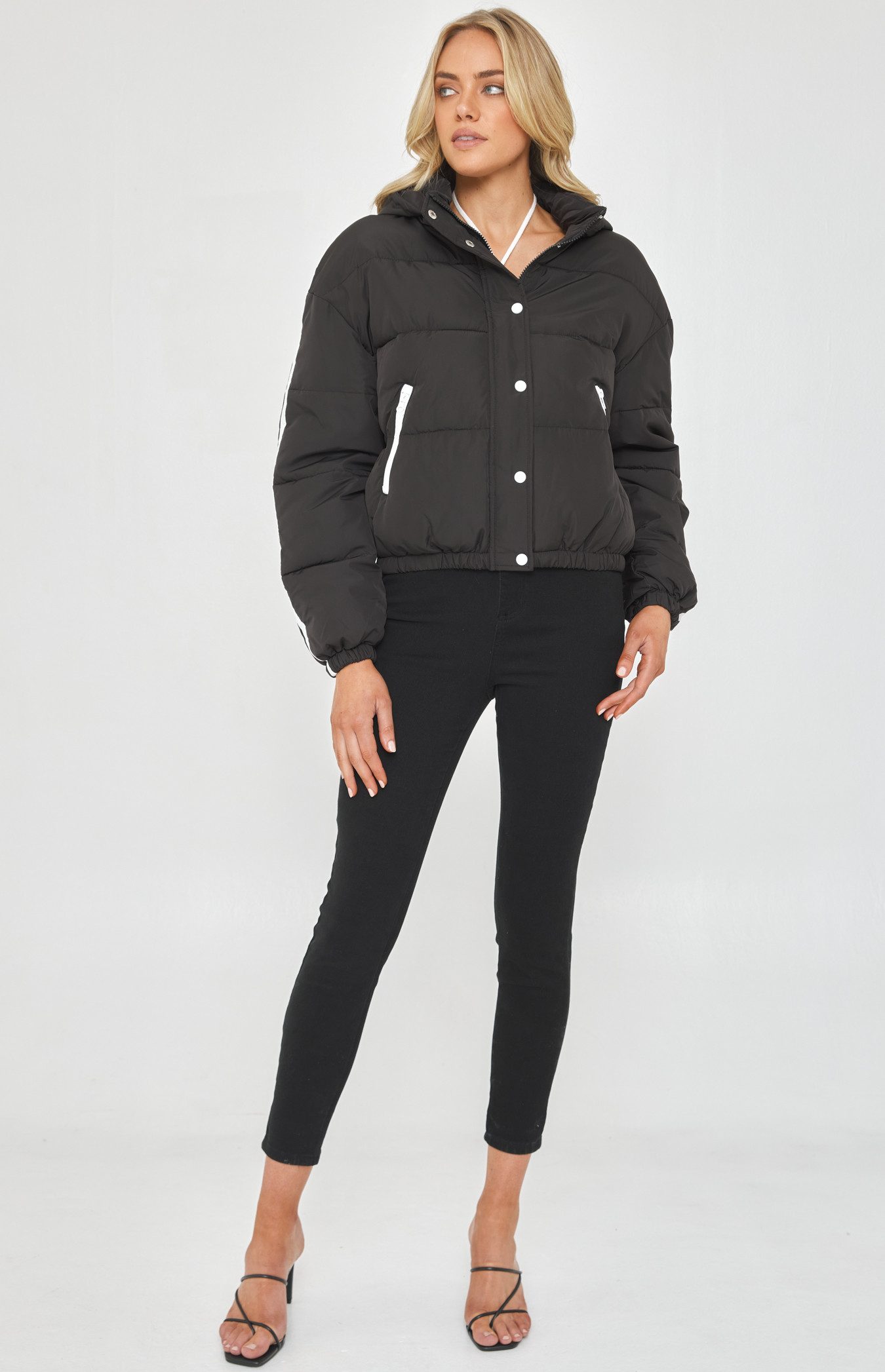 Contrast side clearance panel hooded puffer