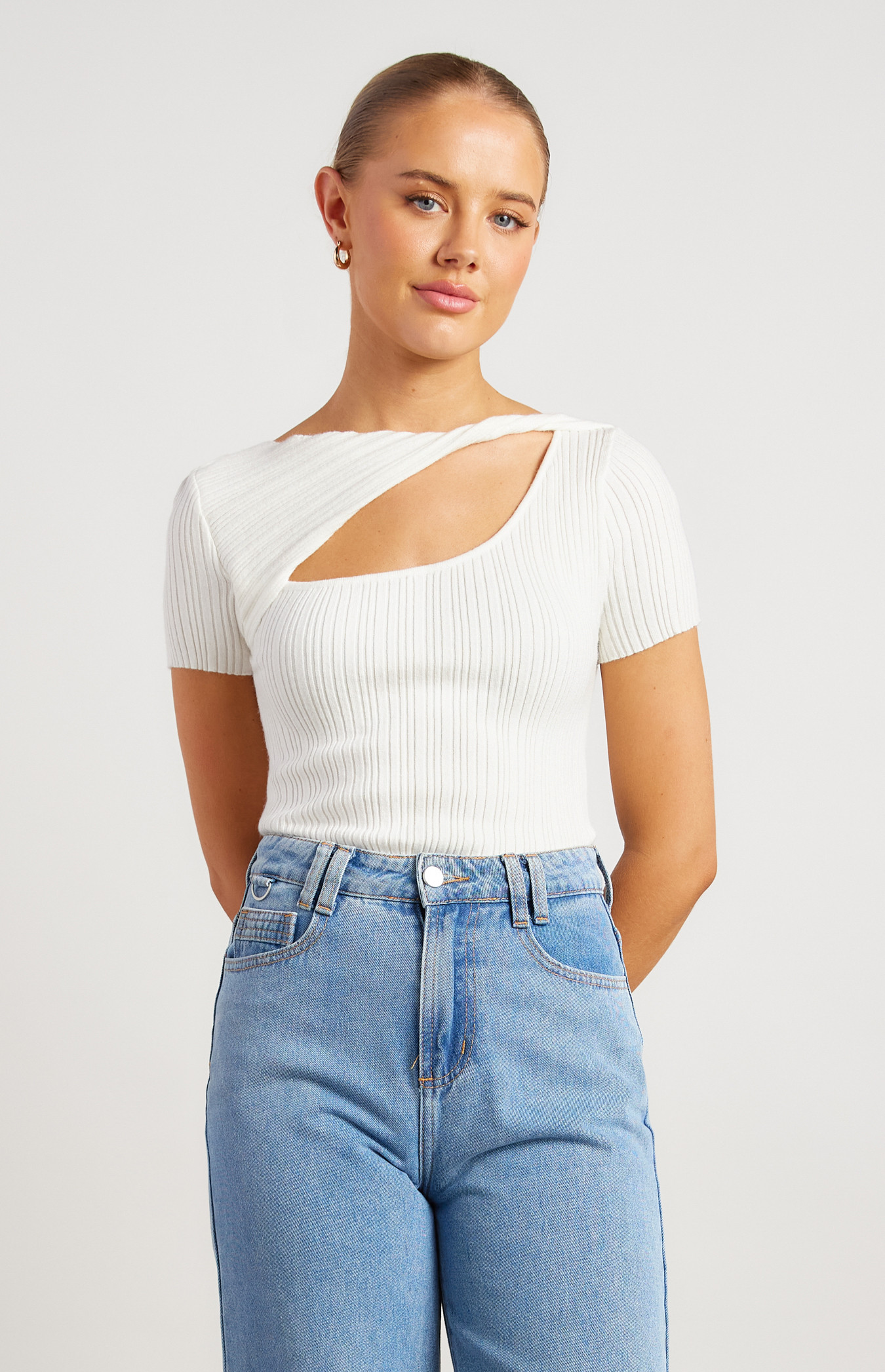 Short Sleeve Twist Neckline Cut Out Detail Knit Top (WKN719)